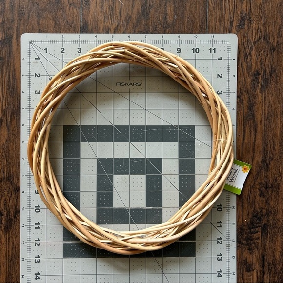 Floral Garden Willow Wreaths - Picture 4 of 9